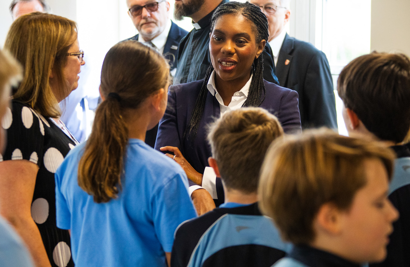 Conservatives pledge to get kids off social media